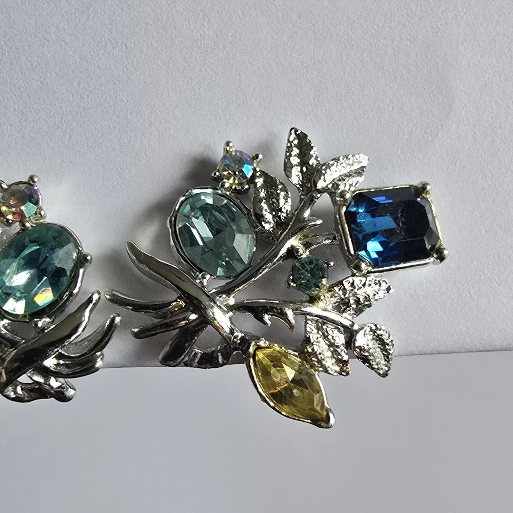 Vintage earrings floral silver tone rhinestones clip on clipon retro